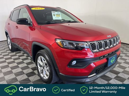 Used 2025 Jeep Compass Latitude image 1