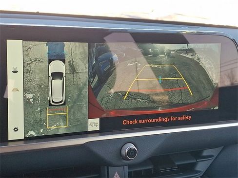 Used 2025 Toyota Crown Signia Limited image 18