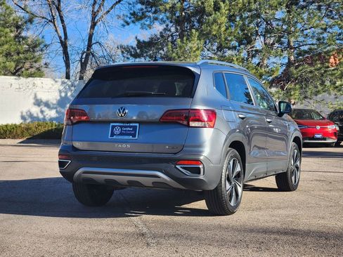 Certified 2024 Volkswagen Taos SE image 3