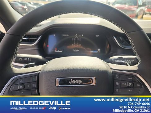 New 2024 Jeep Grand Cherokee L Altitude image 27