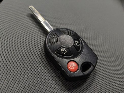 Used 2014 Ford Escape SE image 32