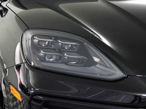 Used 2025 Porsche Cayenne image 11