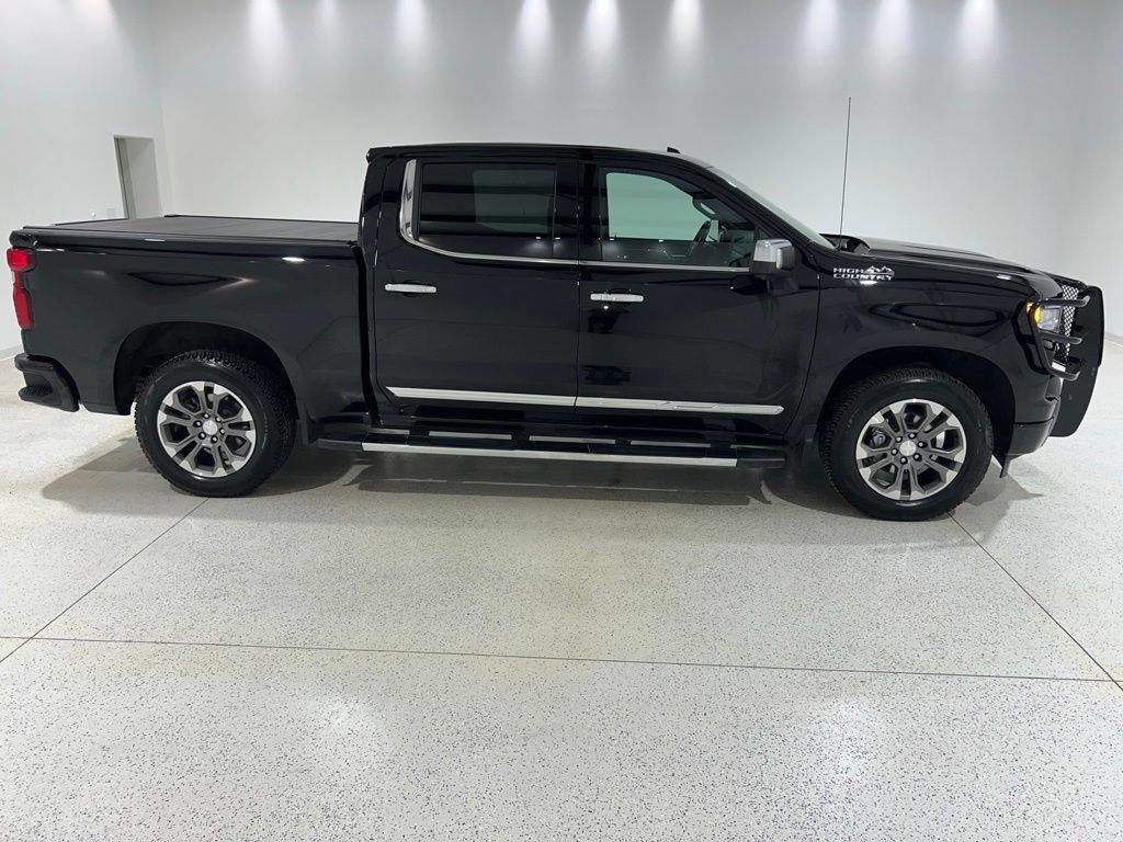 Used 2024 Chevrolet Silverado 1500 High Country w/ Technology Package AWD/4WD image 6