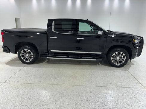 Used 2024 Chevrolet Silverado 1500 High Country w/ Technology Package AWD/4WD image 6