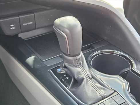 Used 2019 Toyota Camry SE image 14