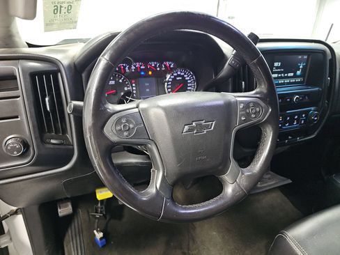 Used 2018 Chevrolet Silverado 1500 Custom w/ Custom Convenience Package RWD image 8