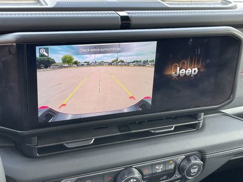 Used 2026 Jeep Gladiator Rubicon AWD/4WD image 17