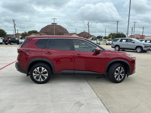 Used 2023 Nissan Rogue SV FWD image 2