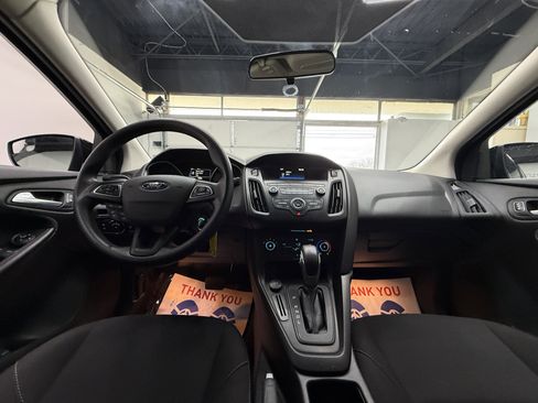 Used 2018 Ford Focus SE w/ SE Appearance Package image 12