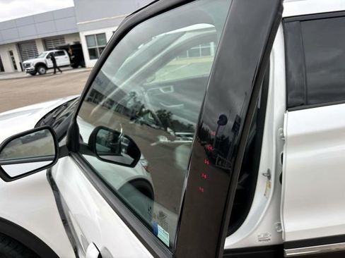 Used 2020 Ford Explorer XLT w/ Equipment Group 202A AWD/4WD image 9