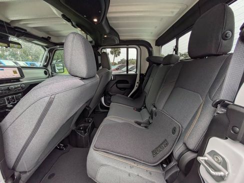 New 2025 Jeep Gladiator Sport image 12