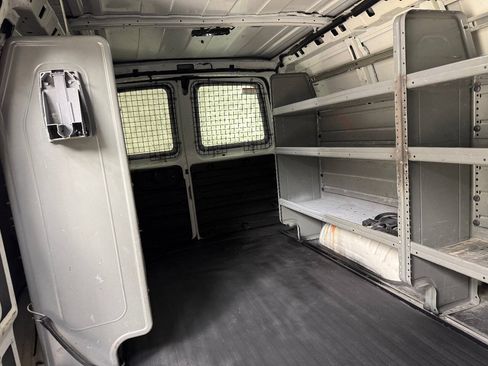 Used 2016 Chevrolet Express 2500 RWD image 27