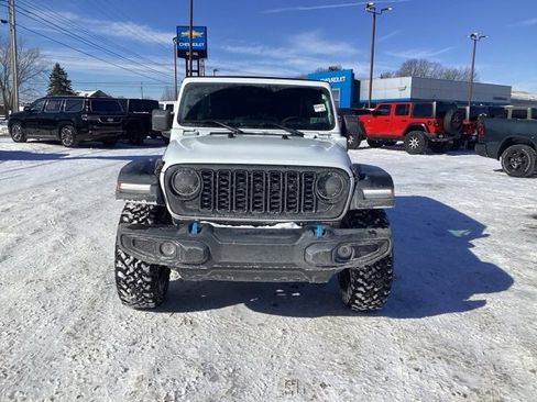 Used 2024 Jeep Wrangler Unlimited image 2