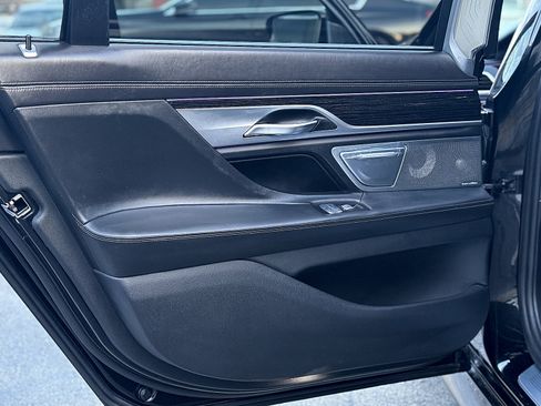 Used 2020 BMW 750i xDrive w/ Executive Package image 19