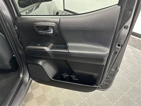 Used 2021 Toyota Tacoma TRD Off-Road image 17