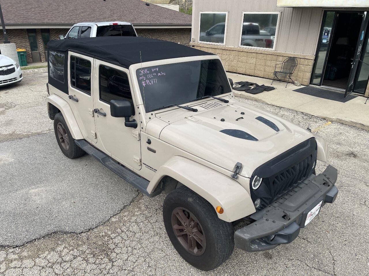 Used 2016 Jeep Wrangler Unlimited Sahara AWD/4WD image 13