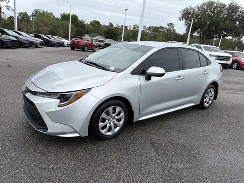 Certified 2025 Toyota Corolla LE FWD image 5