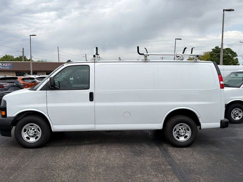 Used 2020 Chevrolet Express 3500 w/ Driver Convenience Package RWD image 4