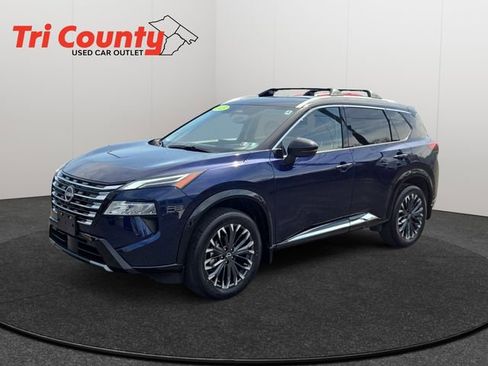 Used 2025 Nissan Rogue Platinum w/ Platinum Premium Package FWD image 3
