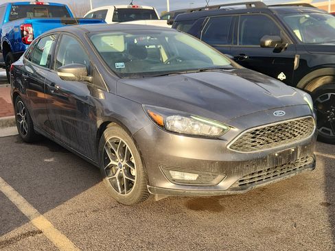 Used 2017 Ford Focus SEL image 3