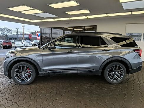 Used 2025 Ford Explorer ST image 9