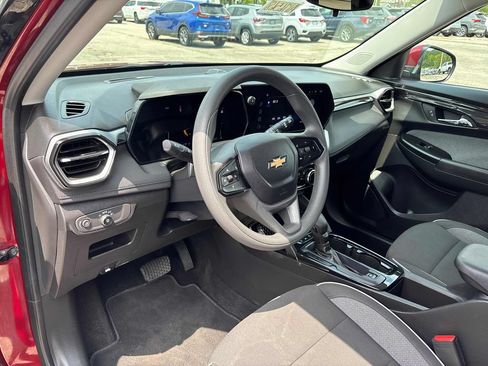 Used 2025 Chevrolet TrailBlazer LT AWD/4WD image 11