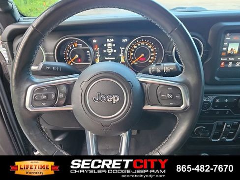 Used 2018 Jeep Wrangler Unlimited Sahara w/ Cold Weather Group AWD/4WD image 17