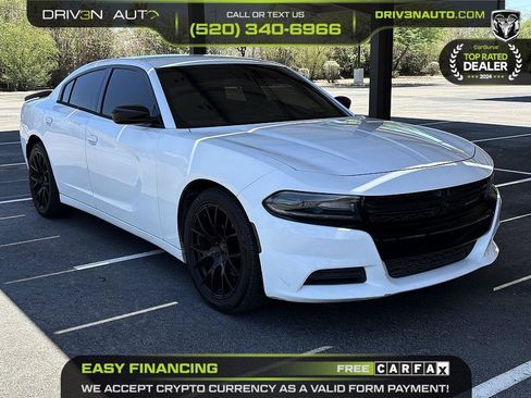 Used 2017 Dodge Charger SE w/ Blacktop Package RWD image 1