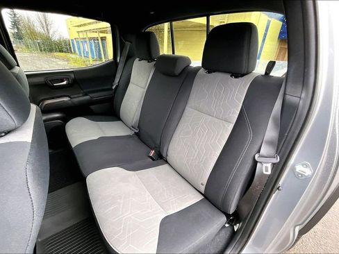 Used 2021 Toyota Tacoma TRD Off-Road w/ Technology Package image 22