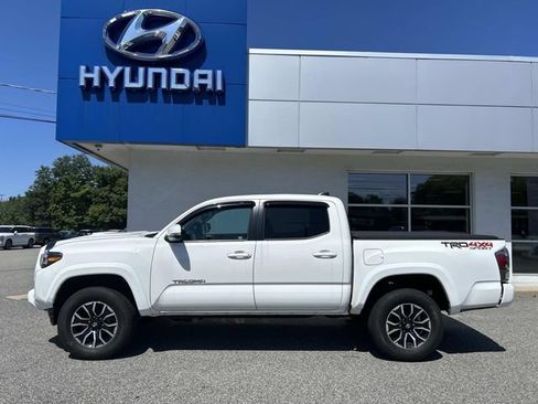 Used 2023 Toyota Tacoma TRD Sport w/ Technology Package AWD/4WD image 6