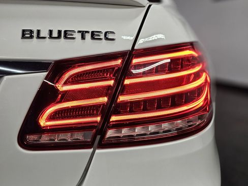Used 2014 Mercedes-Benz E 250 BlueTEC Sedan image 30