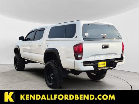 Used 2019 Toyota Tacoma TRD Off-Road w/ Technology Package AWD/4WD image 7