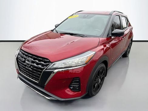 Used 2023 Nissan Kicks SR w/ SR Premium Package image 3