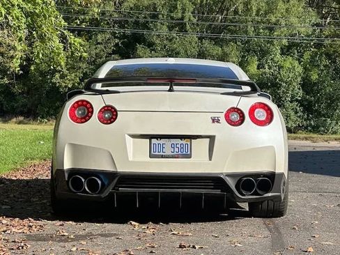 Used 2014 Nissan GT-R Black Edition image 19