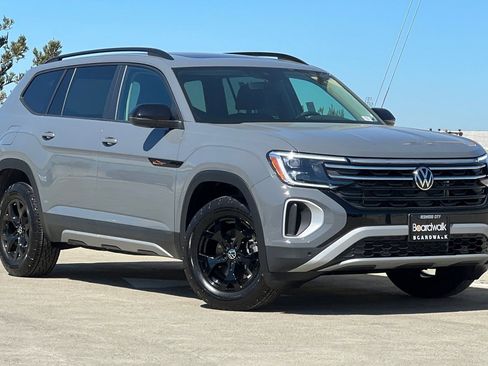 New 2026 Volkswagen Atlas Peak Edition AWD/4WD image 2