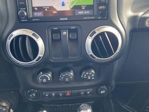 Used 2012 Jeep Wrangler Rubicon w/ Dual Top Group AWD/4WD image 21