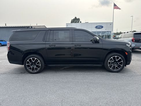 Used 2023 Chevrolet Suburban RST w/ Luxury Package AWD/4WD image 2