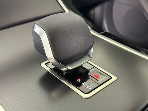 New 2026 Land Rover Range Rover Velar Dynamic SE image 19