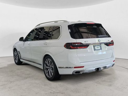 Used 2025 BMW X7 xDrive40i AWD/4WD image 3