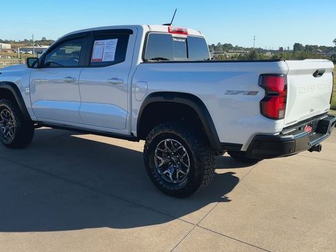 Used 2024 Chevrolet Colorado ZR2 w/ Technology Package image 5