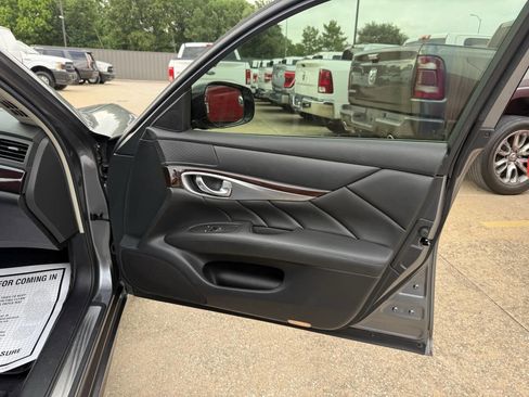 Used 2015 INFINITI Q70 3.7 RWD image 11
