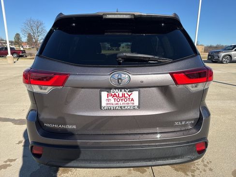 Used 2019 Toyota Highlander XLE image 4