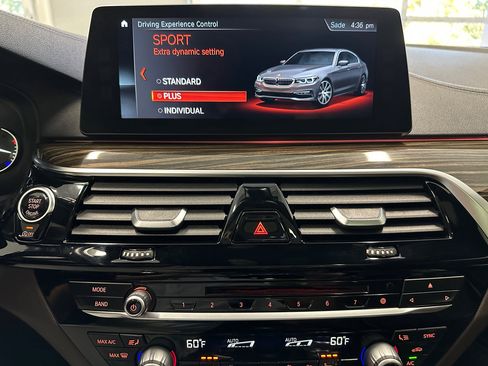 Used 2018 BMW M550i xDrive image 51