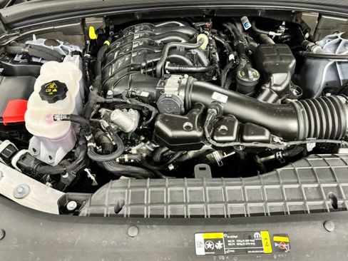 Used 2025 Jeep Grand Cherokee Altitude RWD image 25