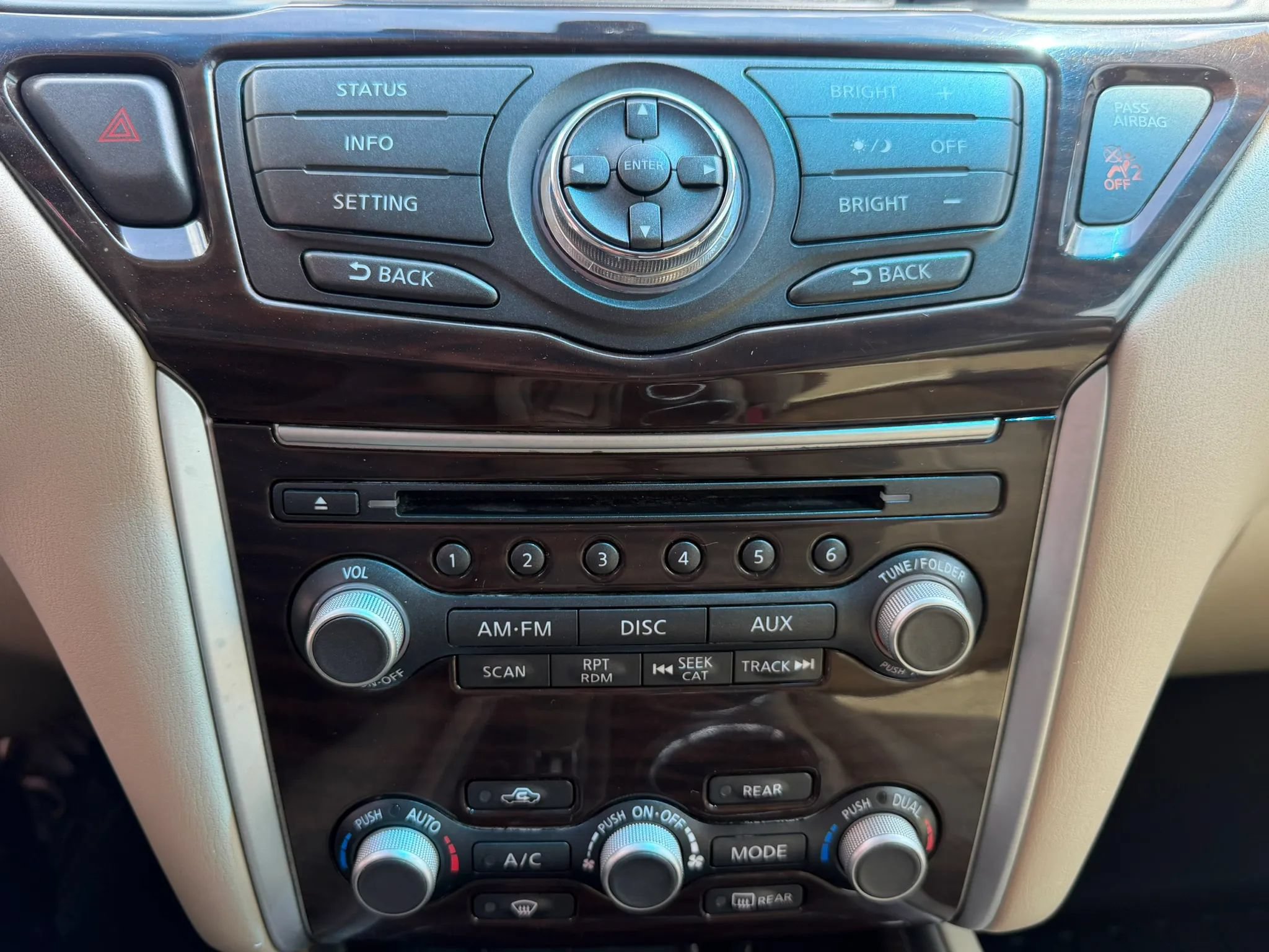 Used 2014 Nissan Pathfinder SL FWD image 24