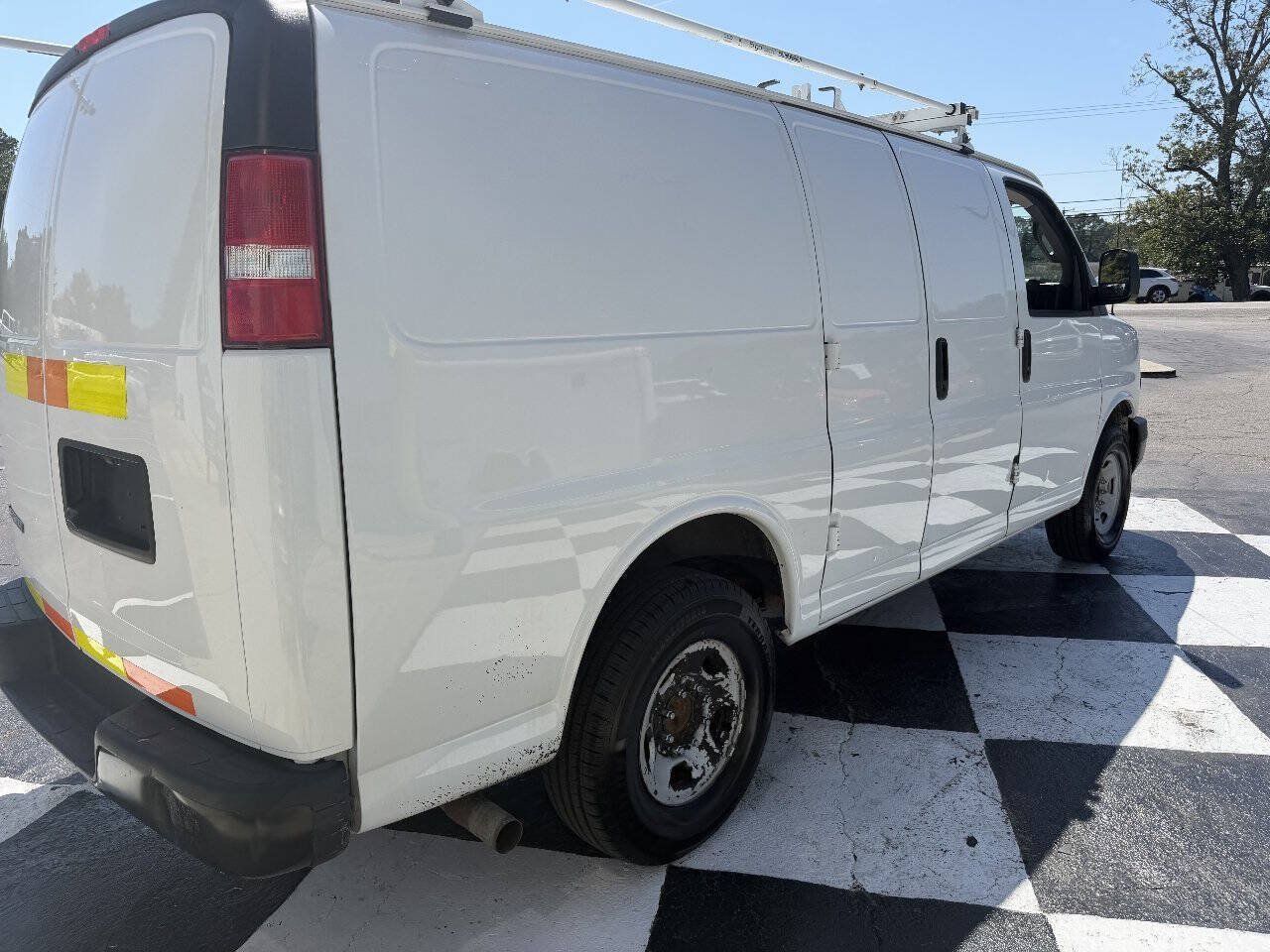 Used 2019 Chevrolet Express 2500 w/ Driver Convenience Package RWD image 5