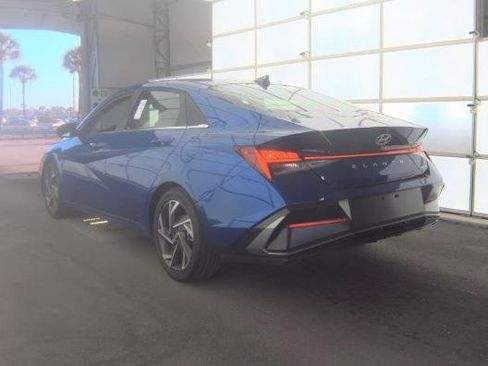 Used 2025 Hyundai Elantra Limited image 5