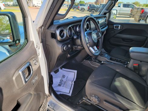 Used 2023 Jeep Gladiator Overland image 12