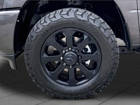 Used 2025 RAM 2500 Laramie AWD/4WD image 11