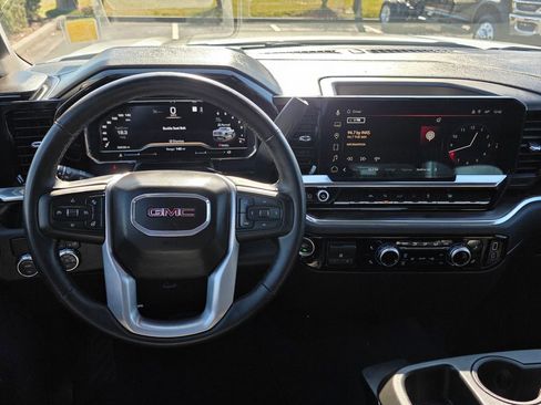 Used 2025 GMC Sierra 1500 SLT image 29
